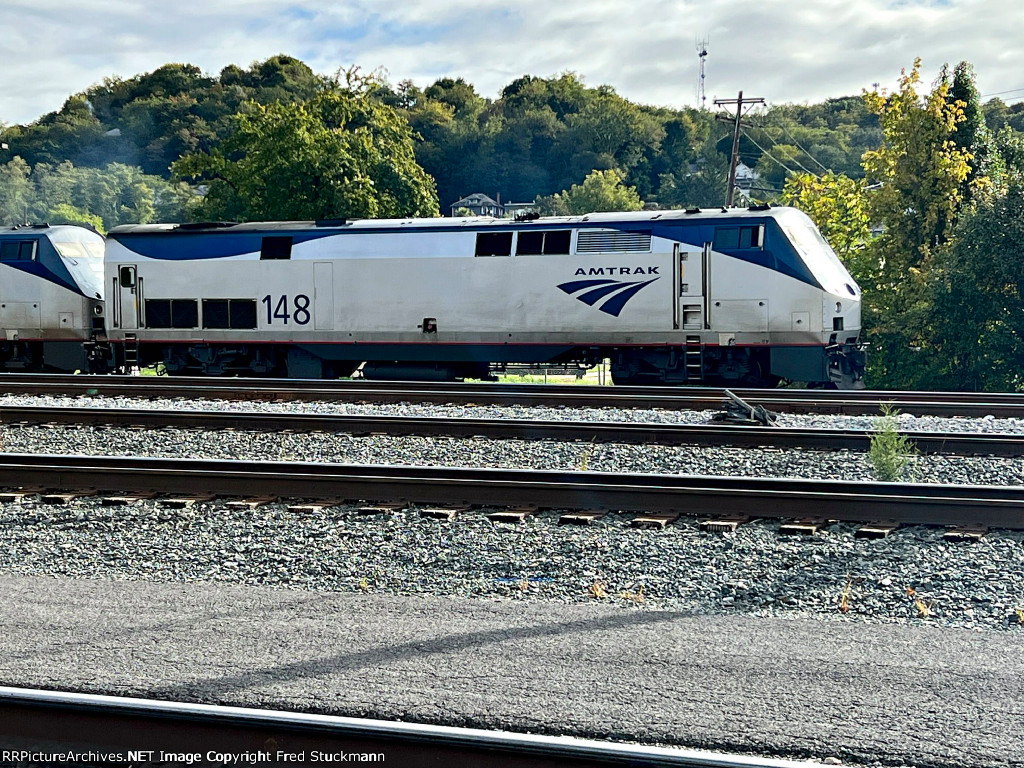 AMTK 148 leads the Capitol Limited.